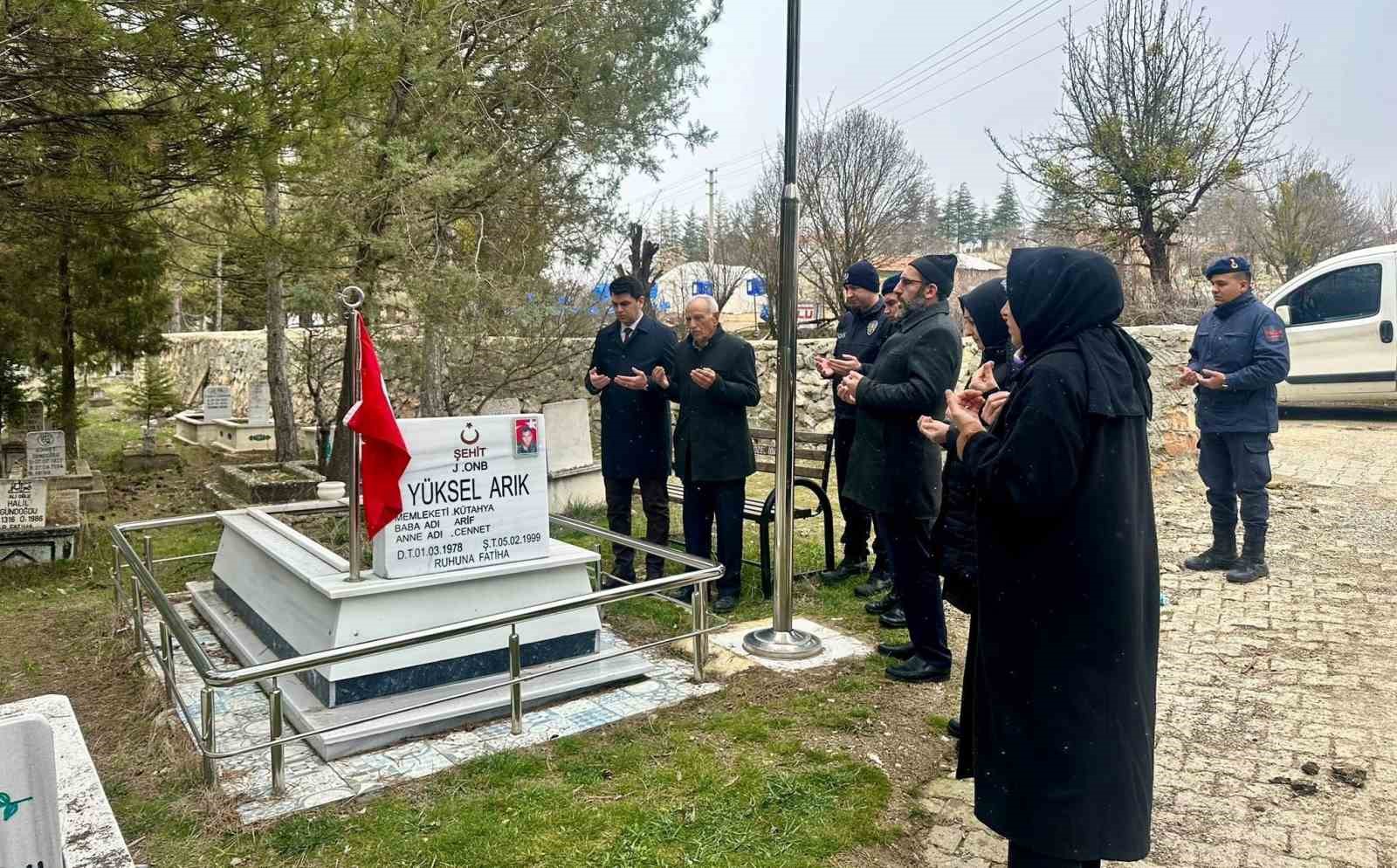 Hisarcıkta Şehit Asker Arık, Mezarı Başında Anıldı