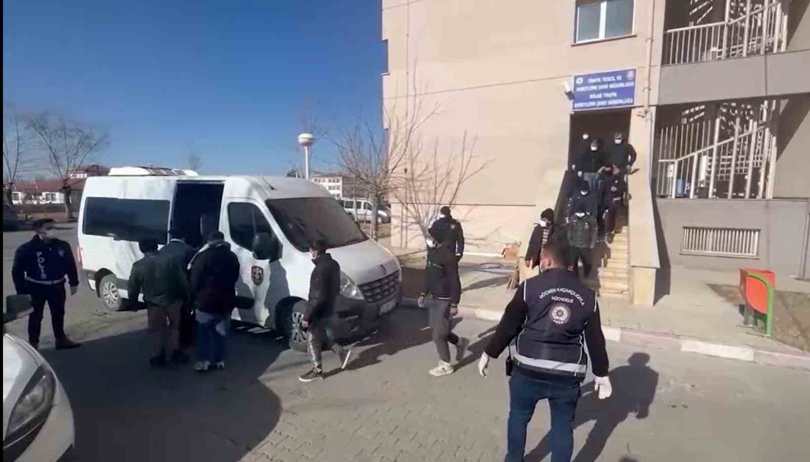 Iğdırda 9 Düzensiz Göçmen Yakalandı, 1 Şüpheli Tutuklandı