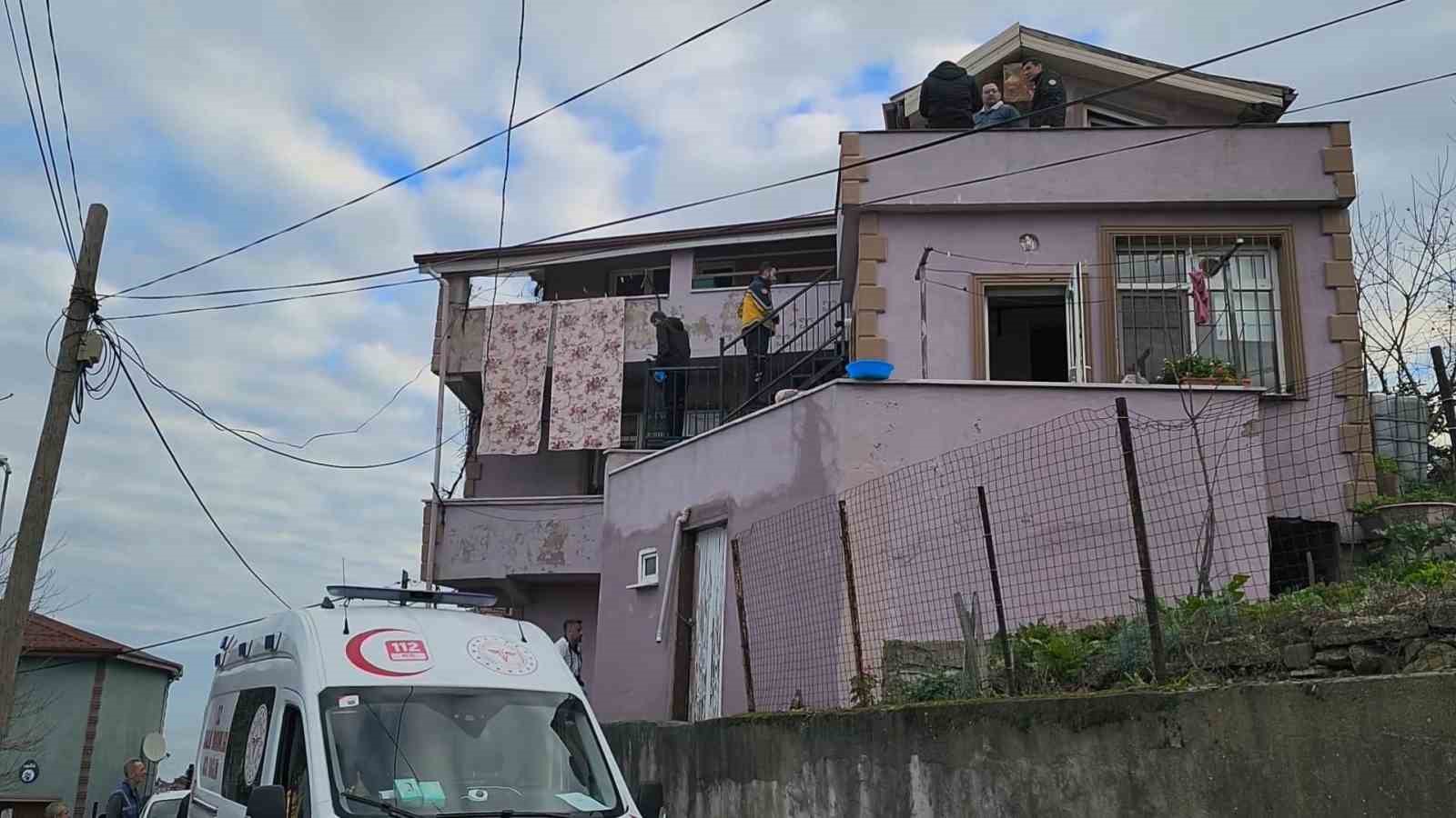 İki Çocuk Annesi Kadın Evinde Ölü Bulundu