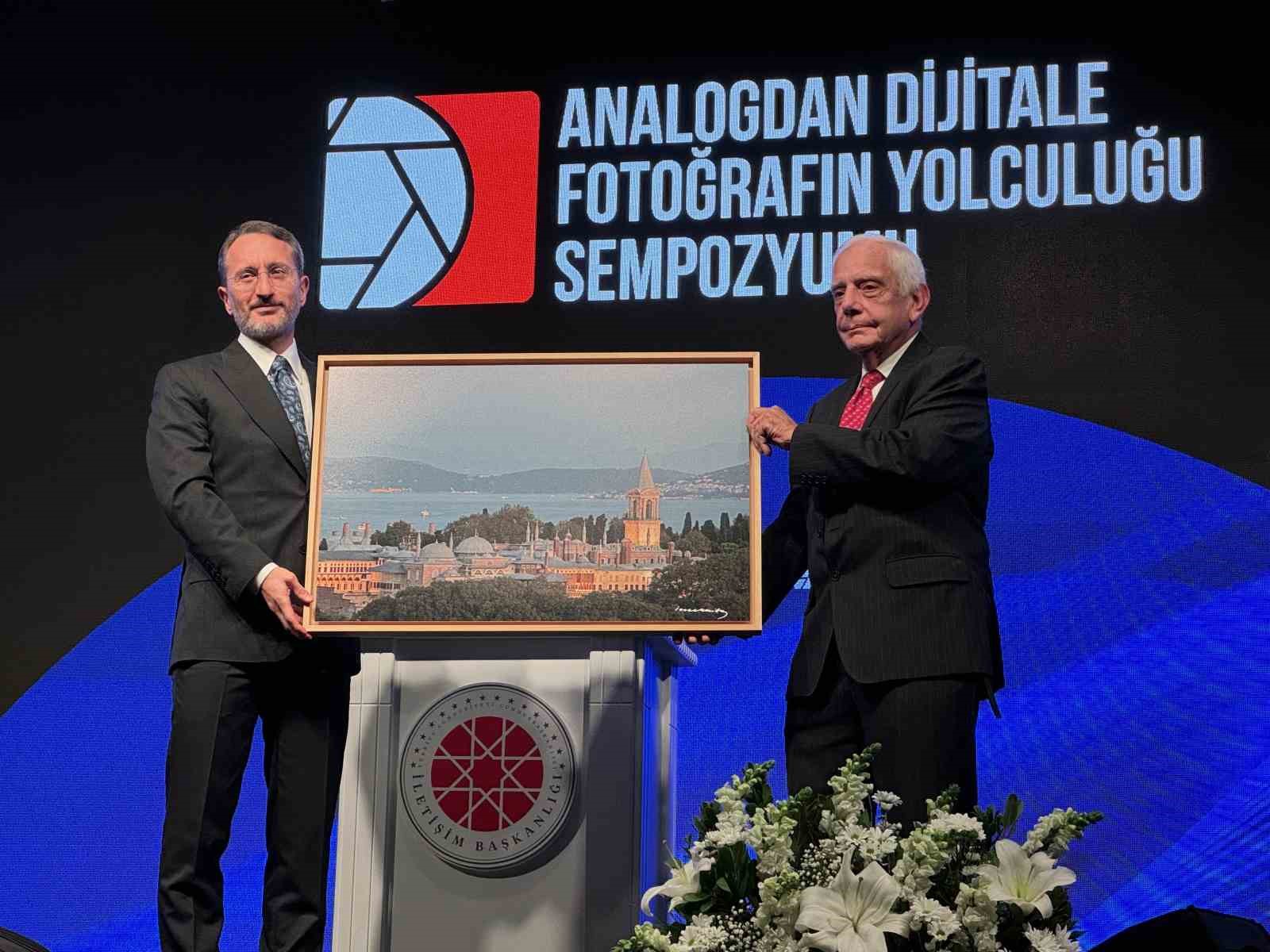 İletişim Başkanı Altun, İzzet Keribar Fotoğraf Sergisi Ve Analogdan Dijitale Fotoğrafın Yolculuğu Sempozyumuna Katıldı