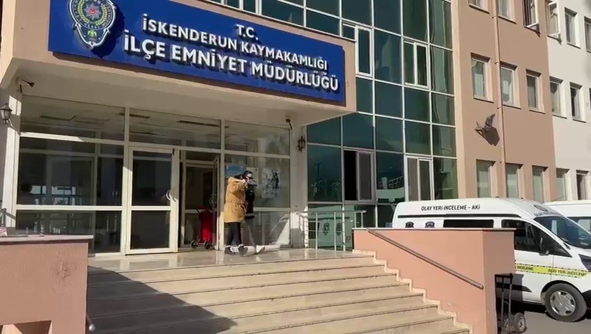 İskenderunda Günübirlik Evde Fuhuş Yapan 2 Şahıs Yakayı Ele Verdi