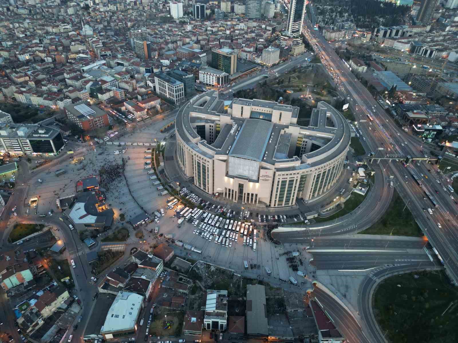 İstanbul Adalet Sarayı Önünde Alınan Güvenlik Önlemi Havadan Görüntülendi