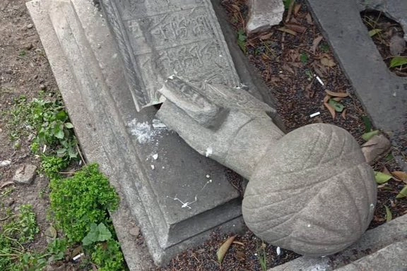 İstanbul'da bir grup maskeli cami ve hazirelere zarar verdi! Vali Gül vatandaşları uyardı!