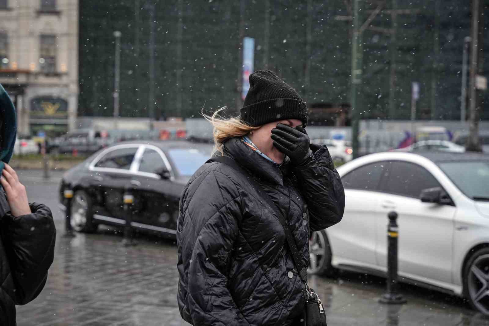 İstanbulda Lapa Lapa Kar Yağışı