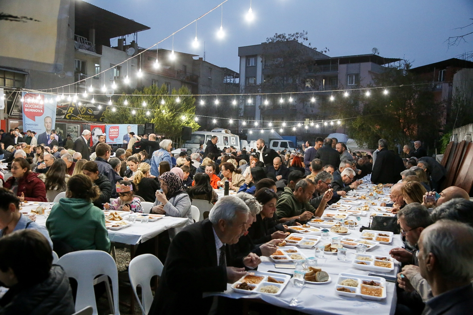 İzmir Bornova'da Ramazan dayanışması