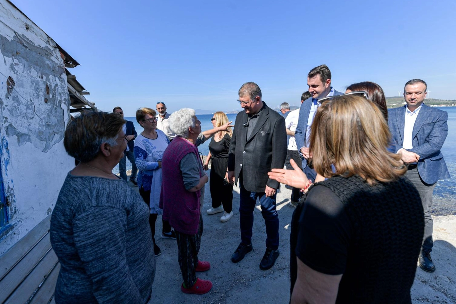 İzmir Foça'da Başkan Tugay'dan inceleme