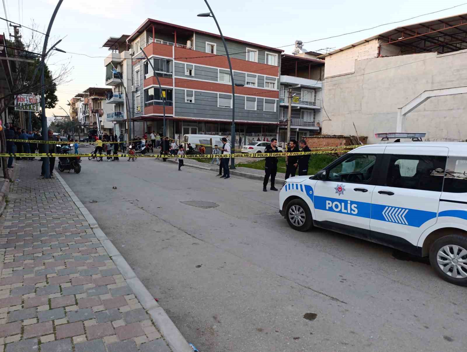 İzmirde Sokakta Silahlı Kavga: 1 Yaralı