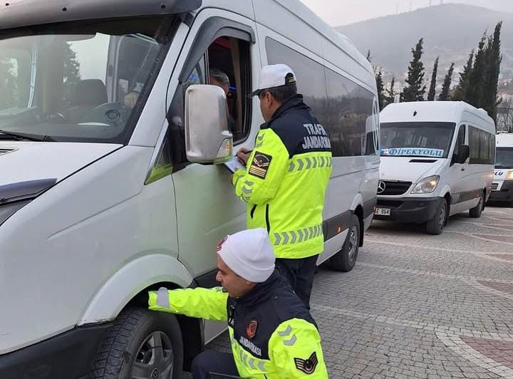 Jandarma Okulların Çevresinde Adeta Kuş Uçurtmuyor