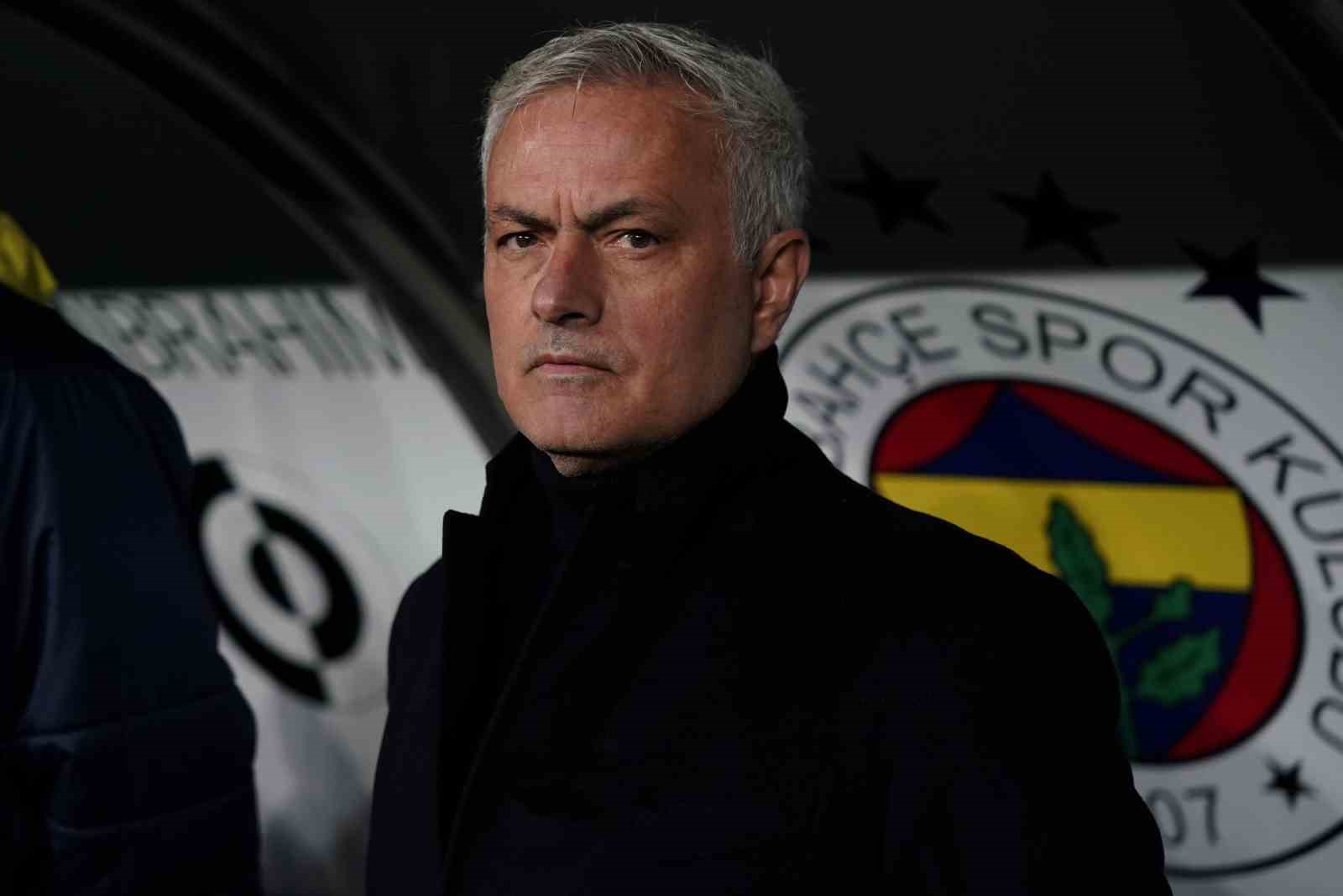 Jose Mourinho, 3. Derbisinde İlk Peşinde