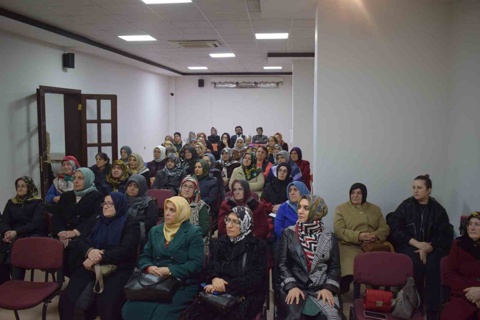 Kadın Akademisi Programının İlk Dersi Medya Okuryazarlığı