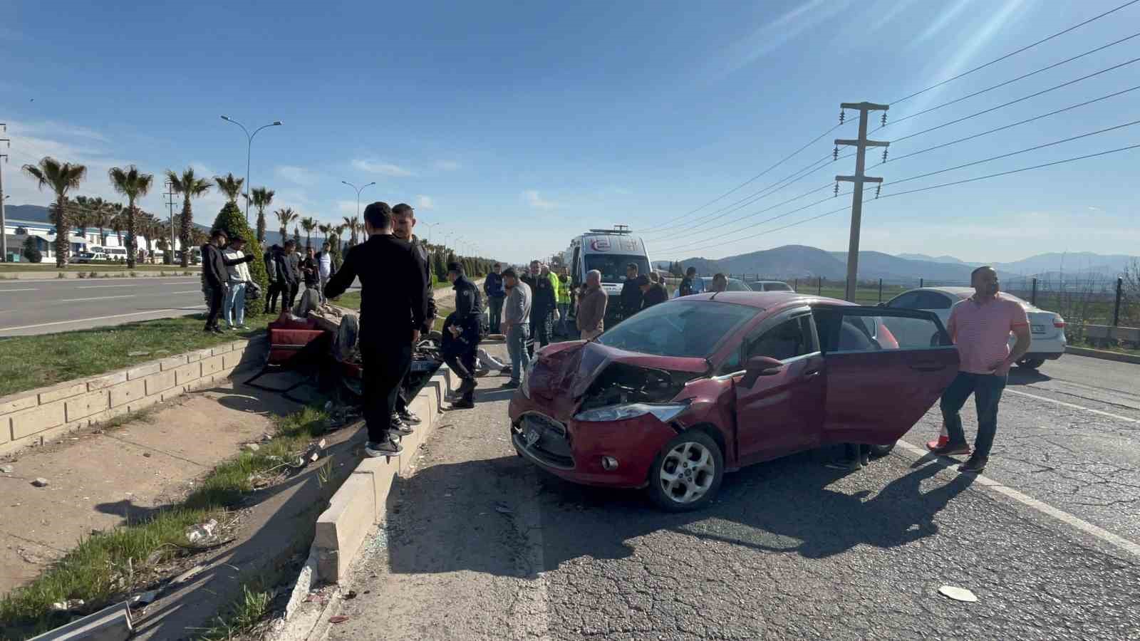 Kahramanmaraşta İki Otomobil Kafa Kafaya Çarpıştı: 1İ Ağır 6 Yaralı