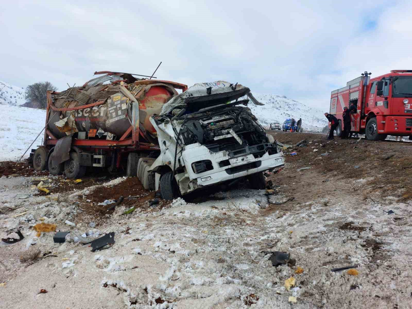 Kahramanmaraşta Yakıt Tankeri Devrildi: 1 Yaralı