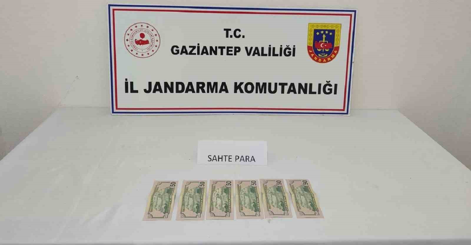 Kalpazanlık Yapan Şahsa Jandarmadan Suçüstü