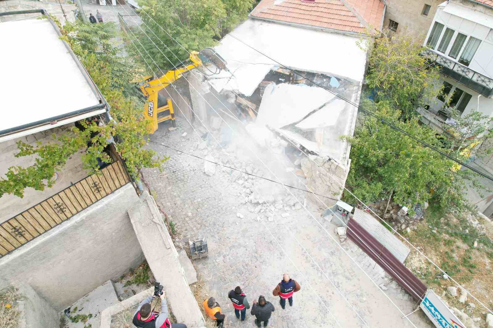 Kapadokyada Kaçak Yapıların Yıkımı Sürüyor