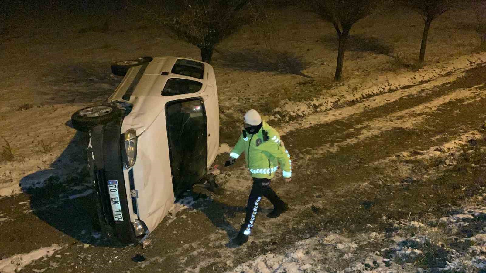 Karamanda Hafif Ticari Araç Şarampole Yuvarlandı: 1 Yaralı