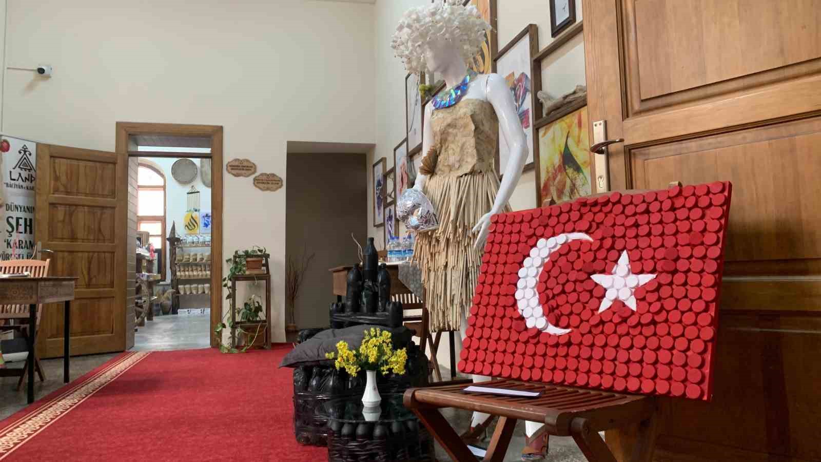 Karamanda Lise Öğrencileri Atıkları Sanat Eserine Dönüştürdü