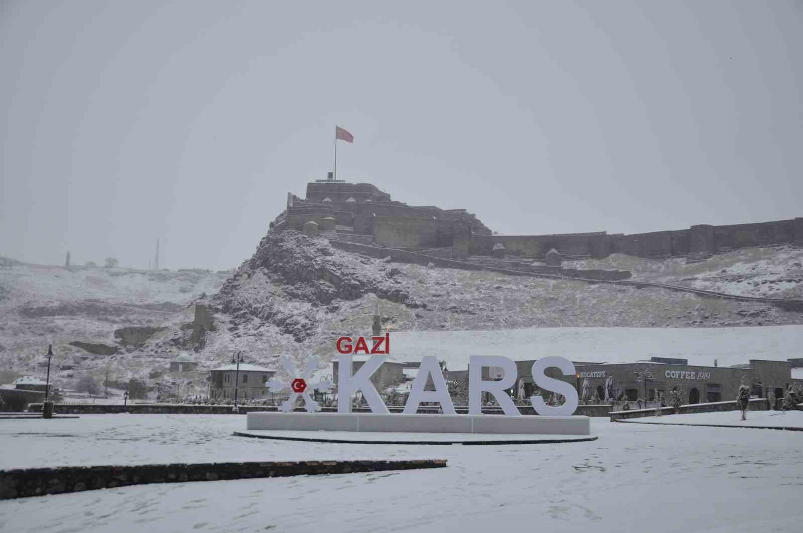 Kars Beyaz Örtüyle Kaplandı