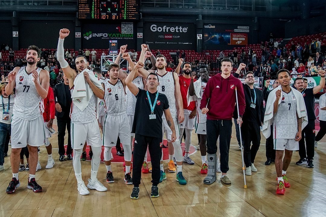 Karşıyaka Basket, İç Sahadaki 6 Maçının 5İnde 100 Sayı Attı