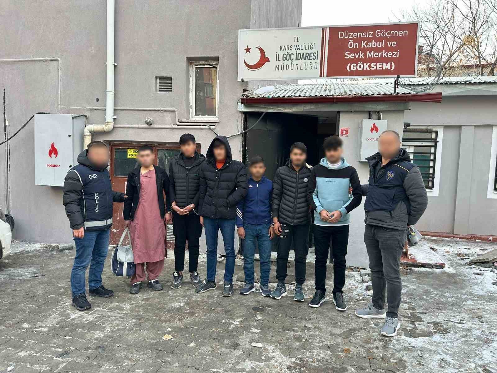 Karsta 6 Düzensiz Göçmen Yakalandı