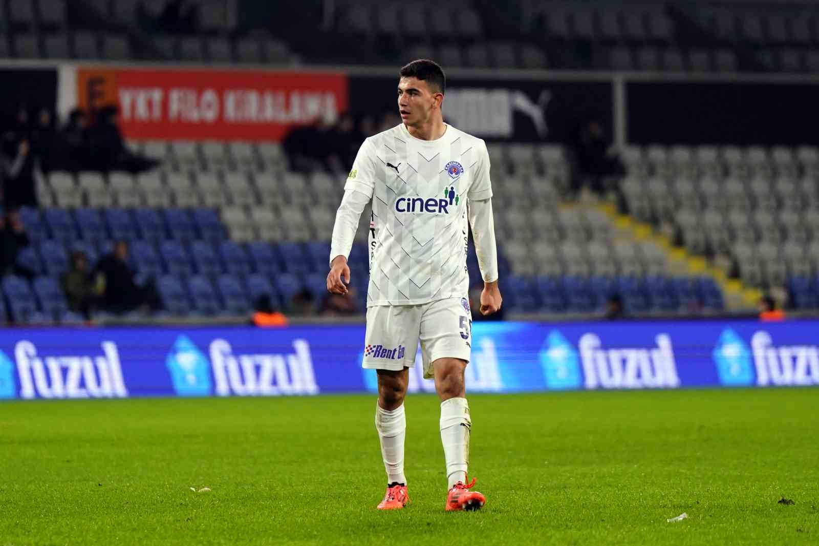 Kasımpaşa, Yasin Özcanın Transferi İçin Aston Villa İle Anlaşmaya Vardı