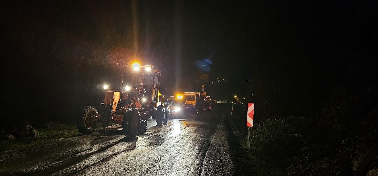 Kastamonu-Bartın Karayolu Heyelan Sebebiyle Ulaşıma Kapandı