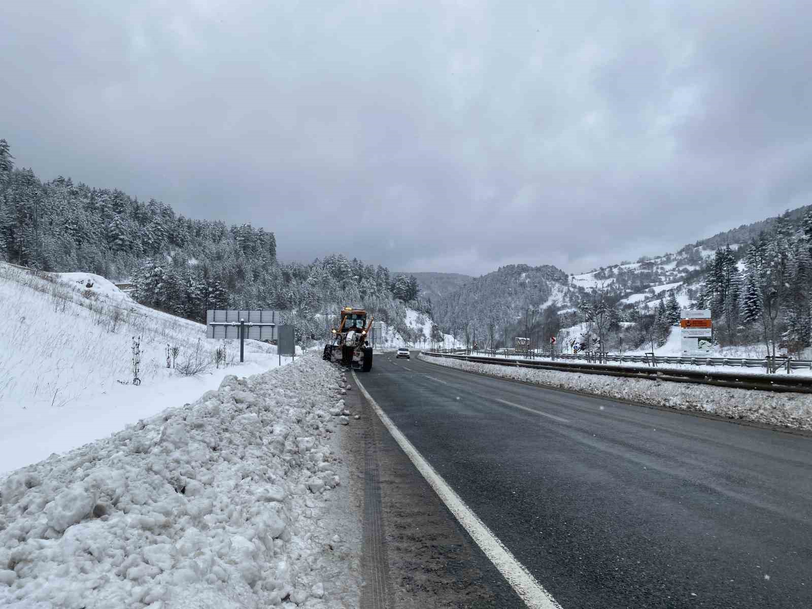 Kastamonuda 526 Köy Yolu Ulaşıma Kapandı