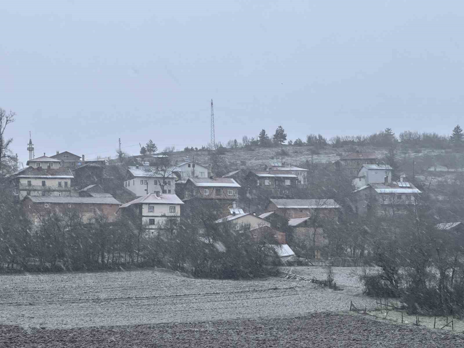 Kastamonuda Kar Yağışı Başladı, Yollar Beyaza Büründü