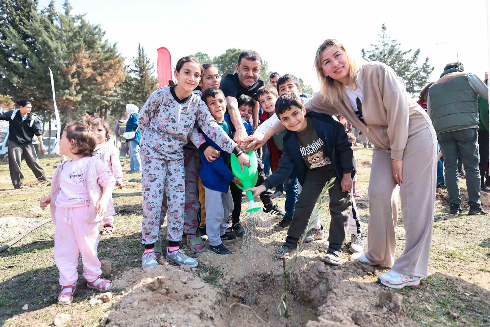 Katledilen 445 kadın anısına Denizli'de fidanlar toprakla buluştu