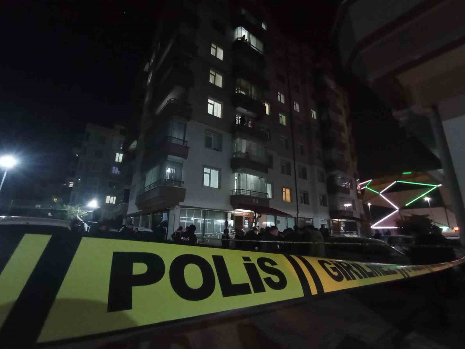 Kavga İhbarına Giden Polis, 4 Kişilik Aileyi Evlerinde Ölü Buldu