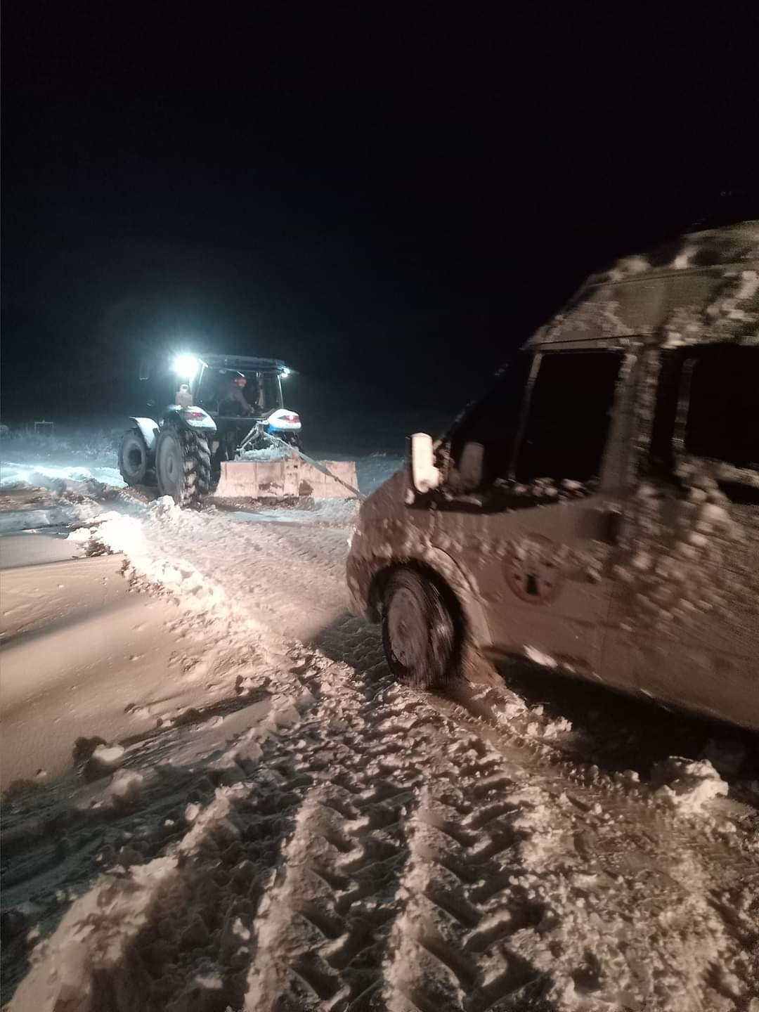 Kayseride Tipide Yollarda Mahsur Kalan Bin 200 Kişi Kurtarıldı