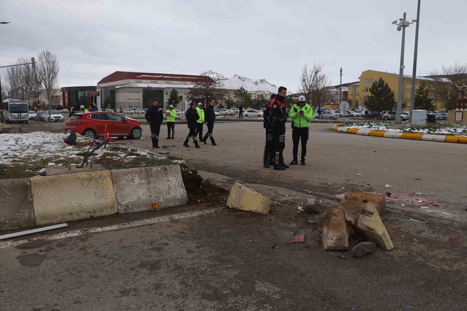 Kaza Yapan Araçların Ortasında Kalan Üniversite Öğrencisi Hayatını Kaybetti