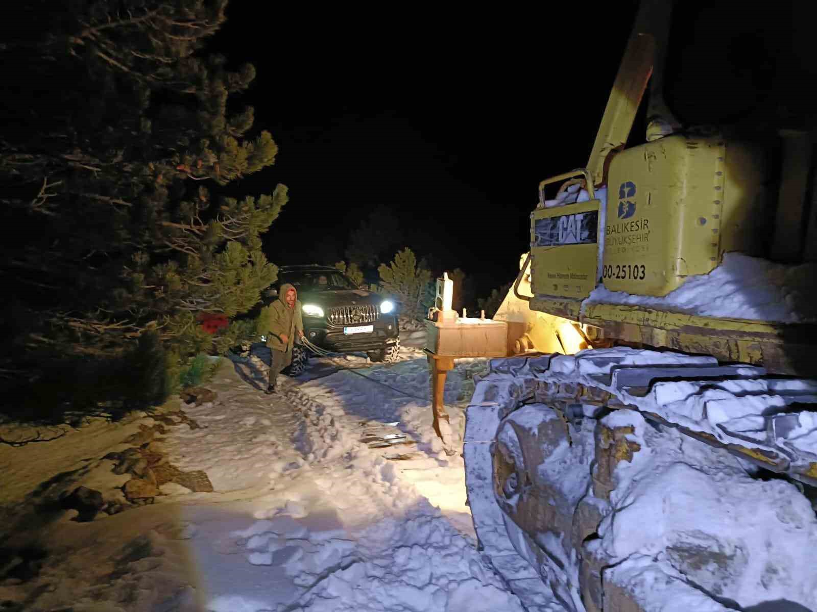 Kazdağlarında Karda Mahsur Kalan 2 Vatandaş Kurtarıldı