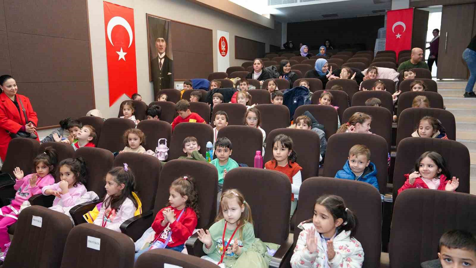 Keçiörende Çocuklar İçin Tiyatro Zamanı