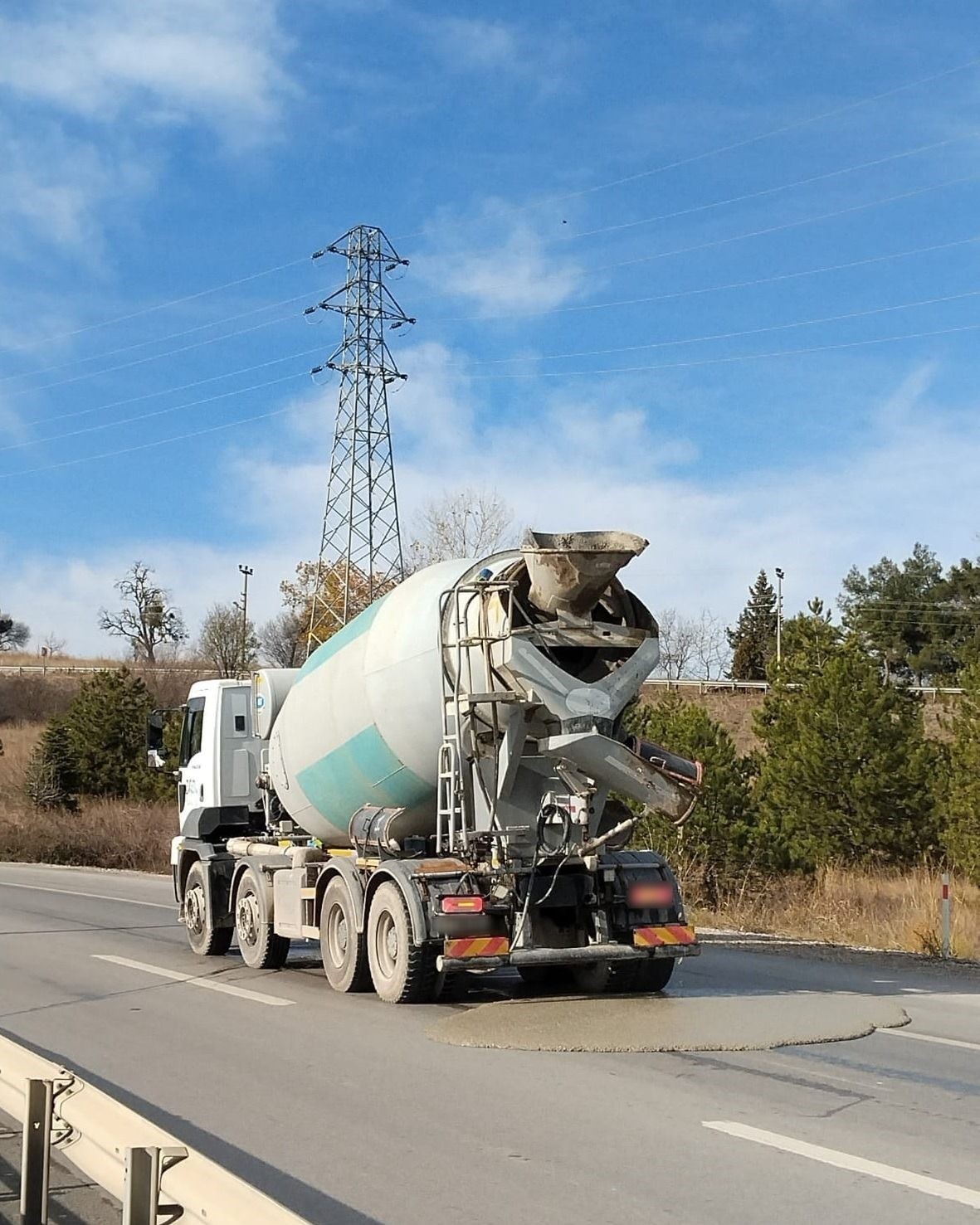 Kırklarelinde Kara Yoluna Beton Döken Miksere Ceza