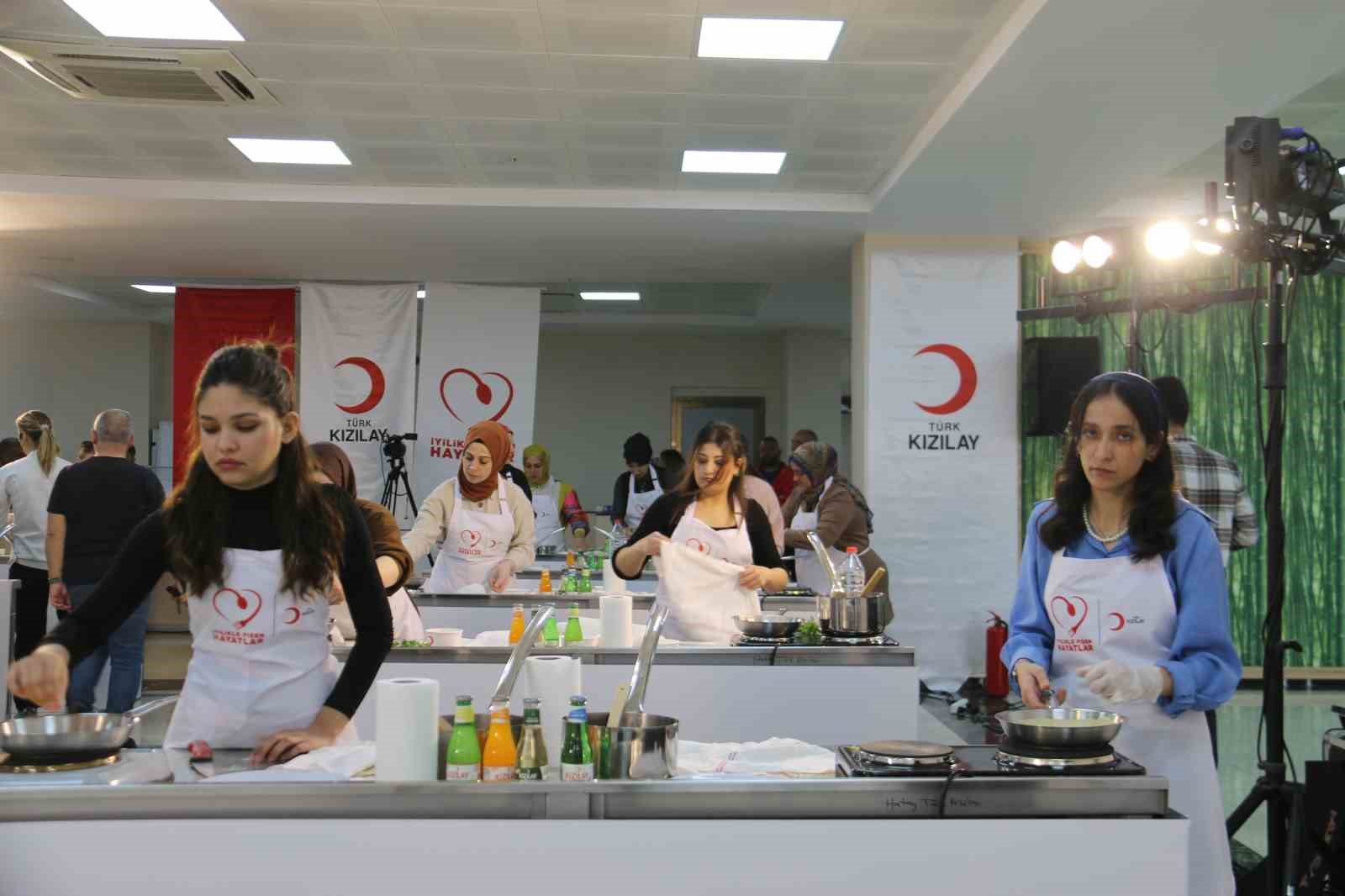 Kızılayın ‘İyilikle Pişen Hayatlar Projesiyle Depremzede Kadınlar Aşçılık Atölyesinde Buluştu