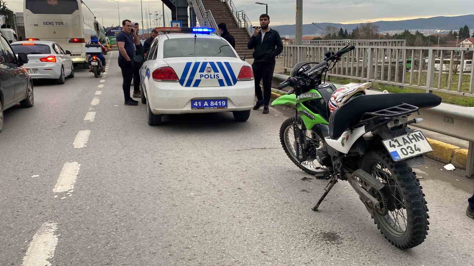 Kocaelide 4 Aracın Karıştığı Kazada 2 Motosiklet Sürücüsü Yaralandı