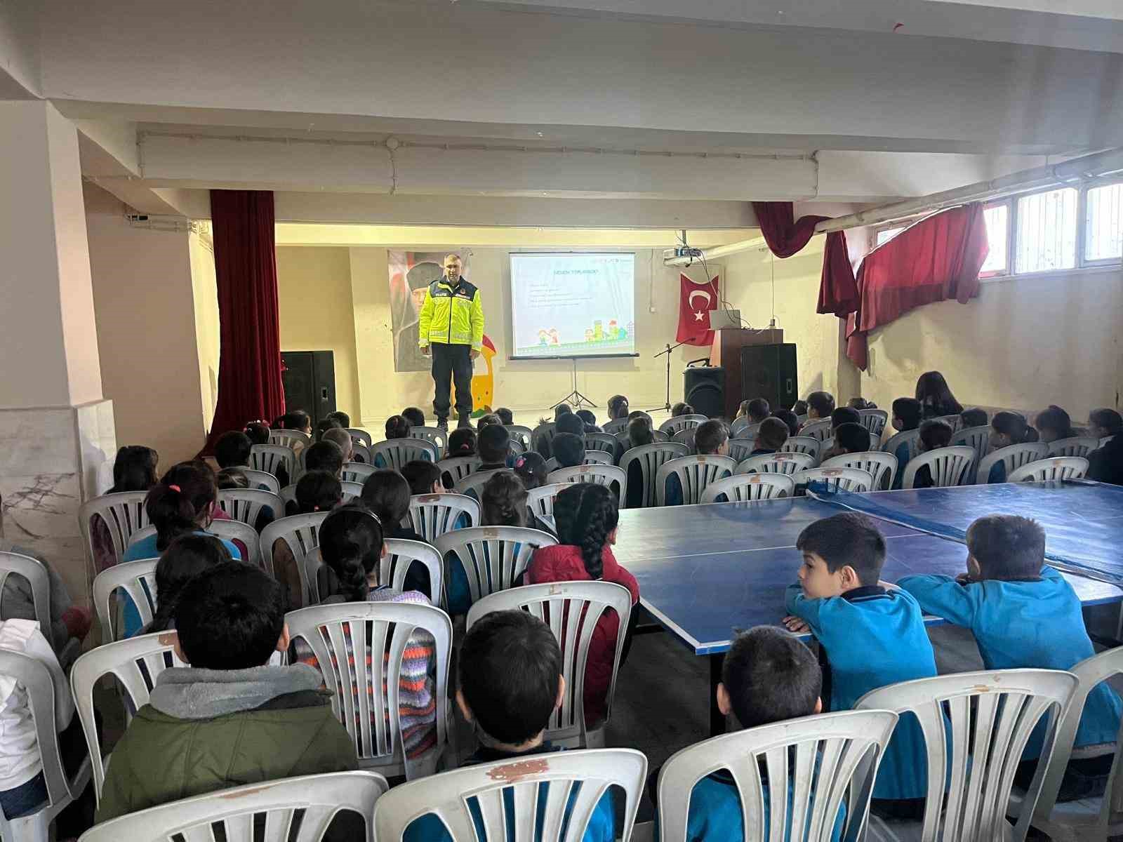 Koçarlıda 86 Öğrenciye Trafik Eğitimi Verildi