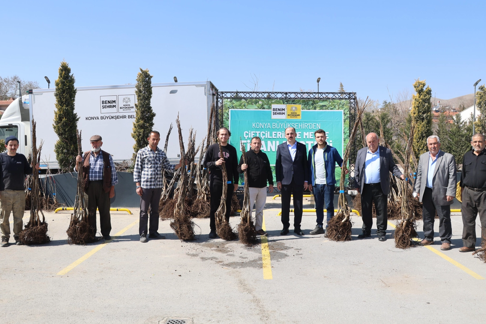 Konya Büyükşehir Tarımsal Kalkınma İçin Bu Sezon 72 Bin Meyve Fidanı Dağıtıyor