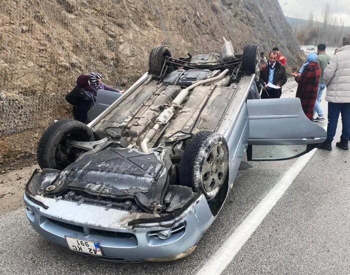 Konyada Hakemleri Taşıyan Otomobil Devrildi, Amatör Maç Ertelendi