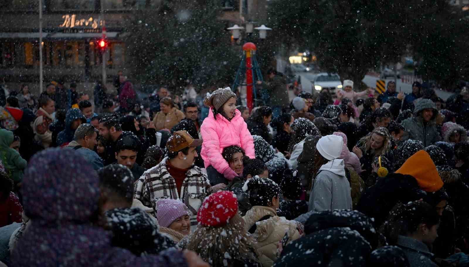 Kuşadasına Yeni Yıl Erken Geldi