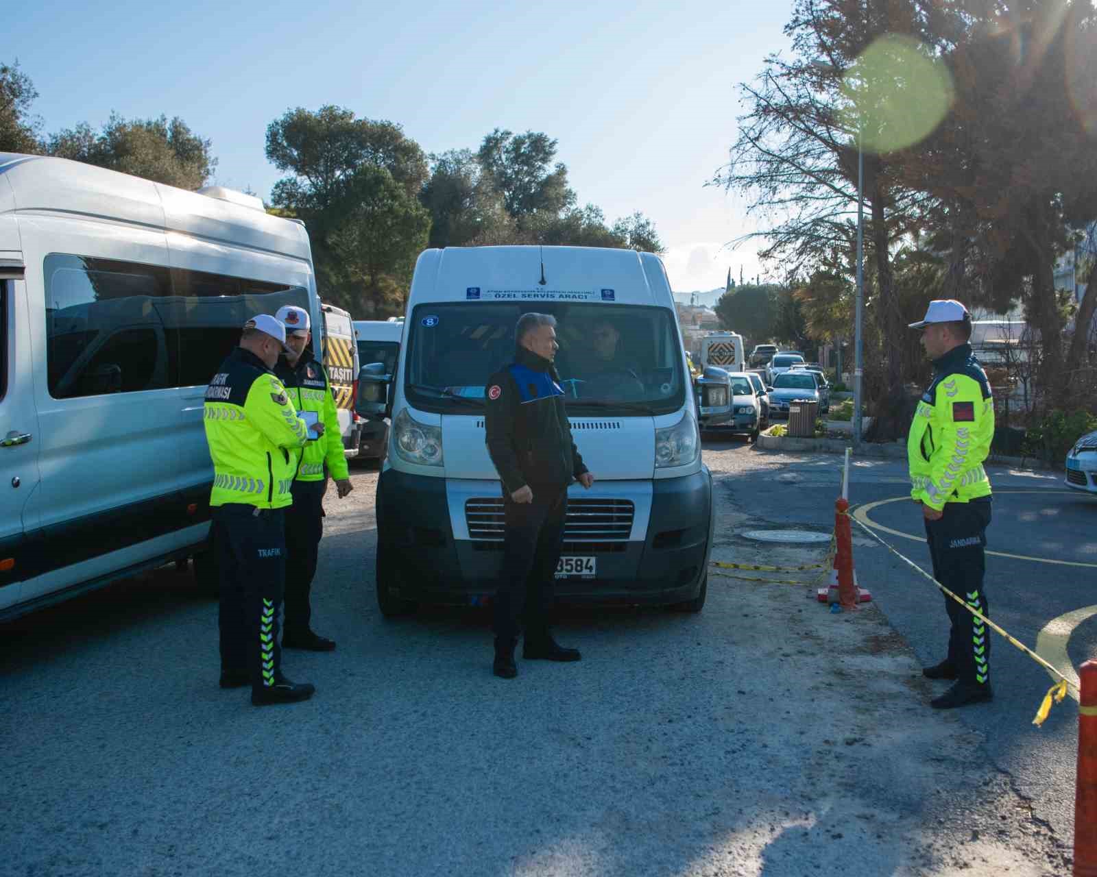 Kuşadasında Okul Servisleri Denetimden Geçti