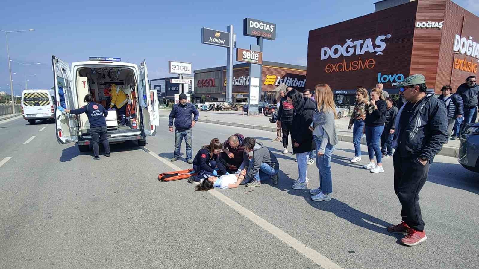 Kuşadasında Otomobilin 13 Yaşındaki Çocuğa Çarptığı Kaza Kamerada