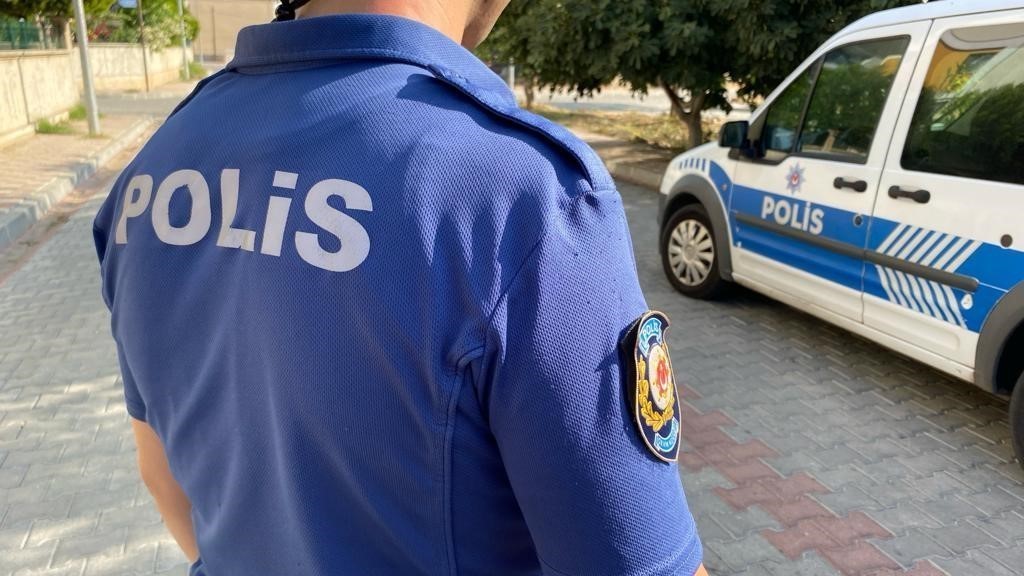 Kuşadasında Polis Aranan Şahıslara Göz Açtırmıyor