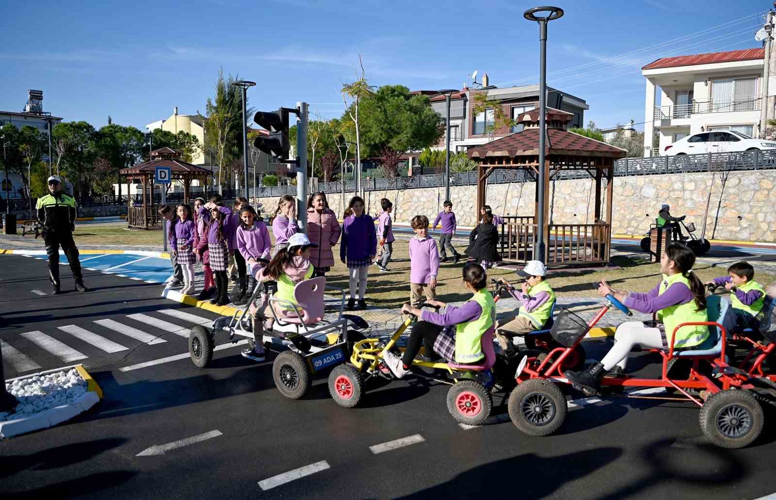 Kuşadasında Trafik Ve Eğitim Parkı İlk Misafirlerini Ağırladı