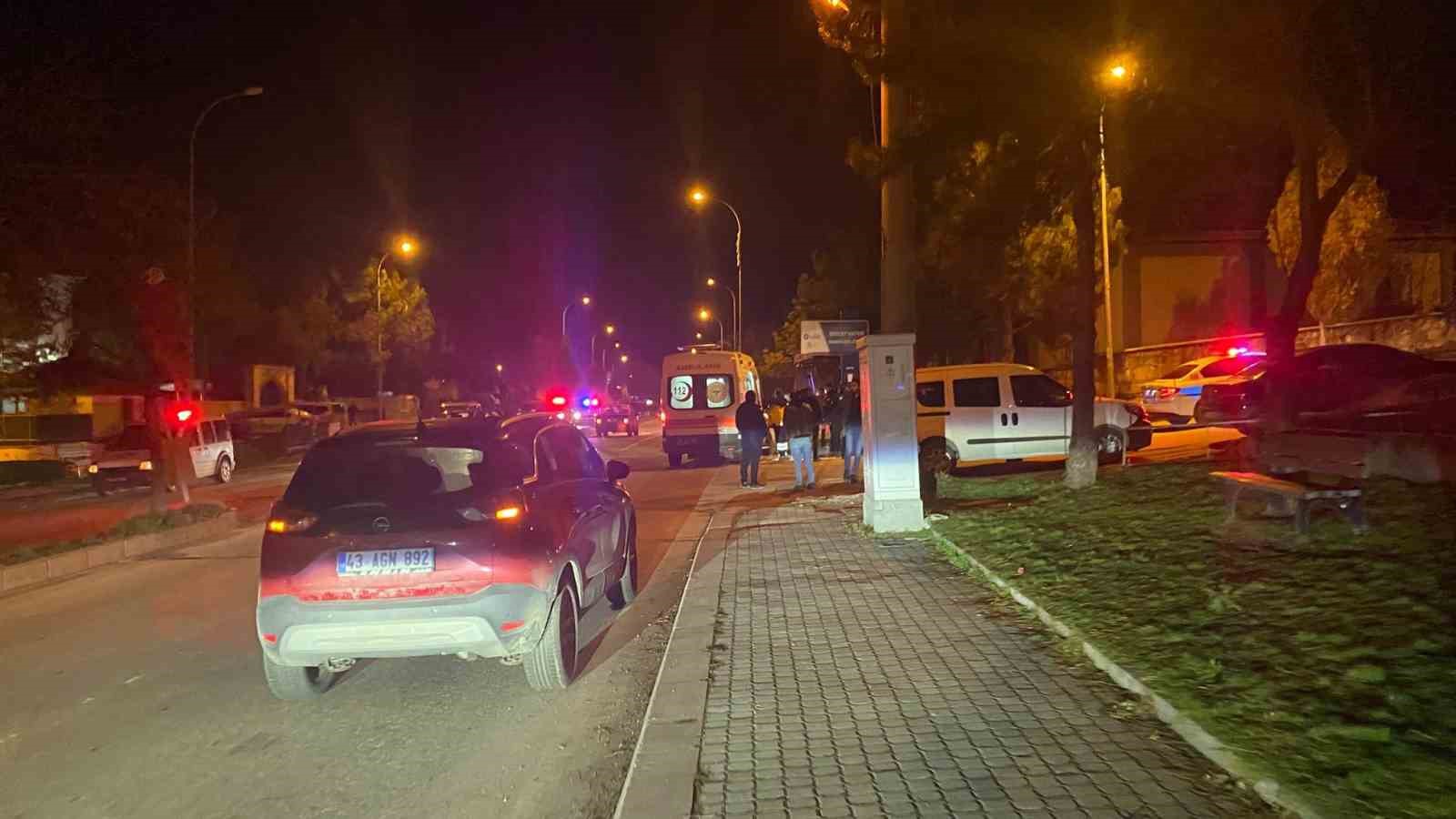 Kütahyada Dur İhtarına Uymayan Sürücü Polise Çarptı