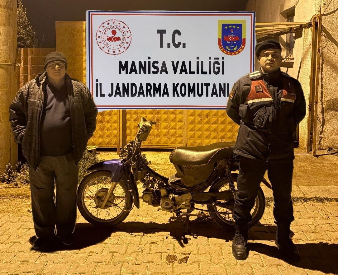 Manisada Çalınan 2 Motosikleti Jandarma Buldu