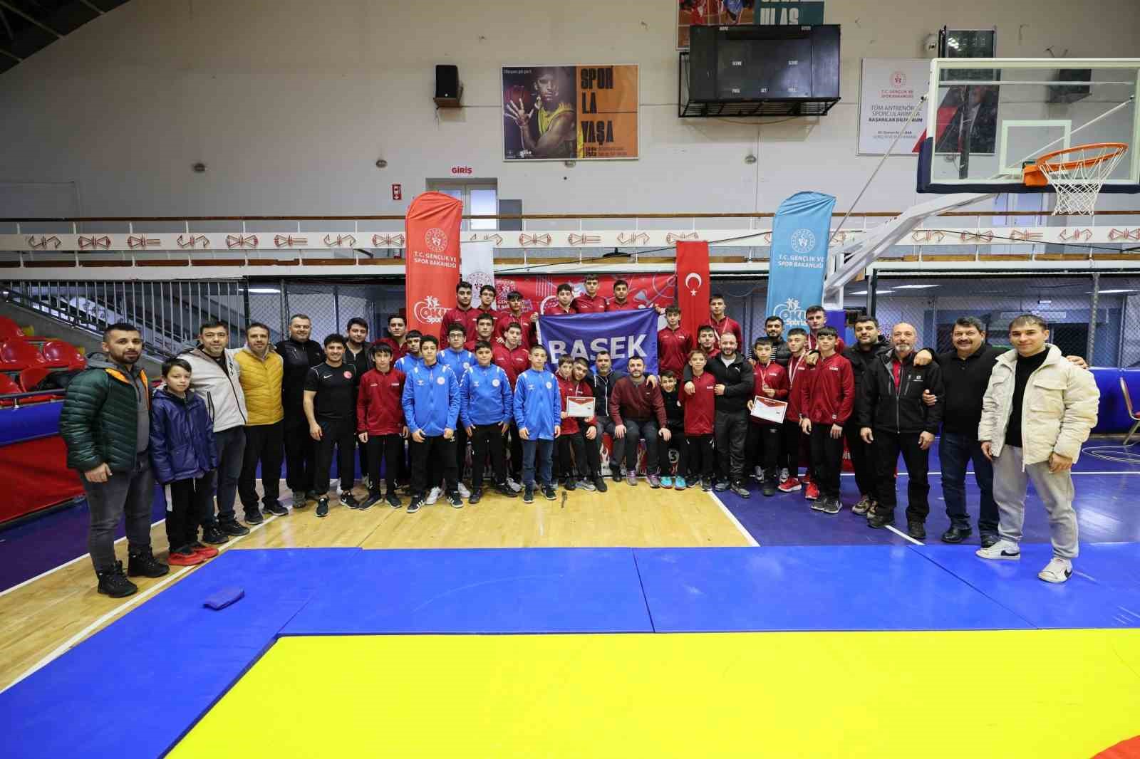 Manisada Yapılan Okul Sporları Güreş Grup Müsabakaları Sona Erdi