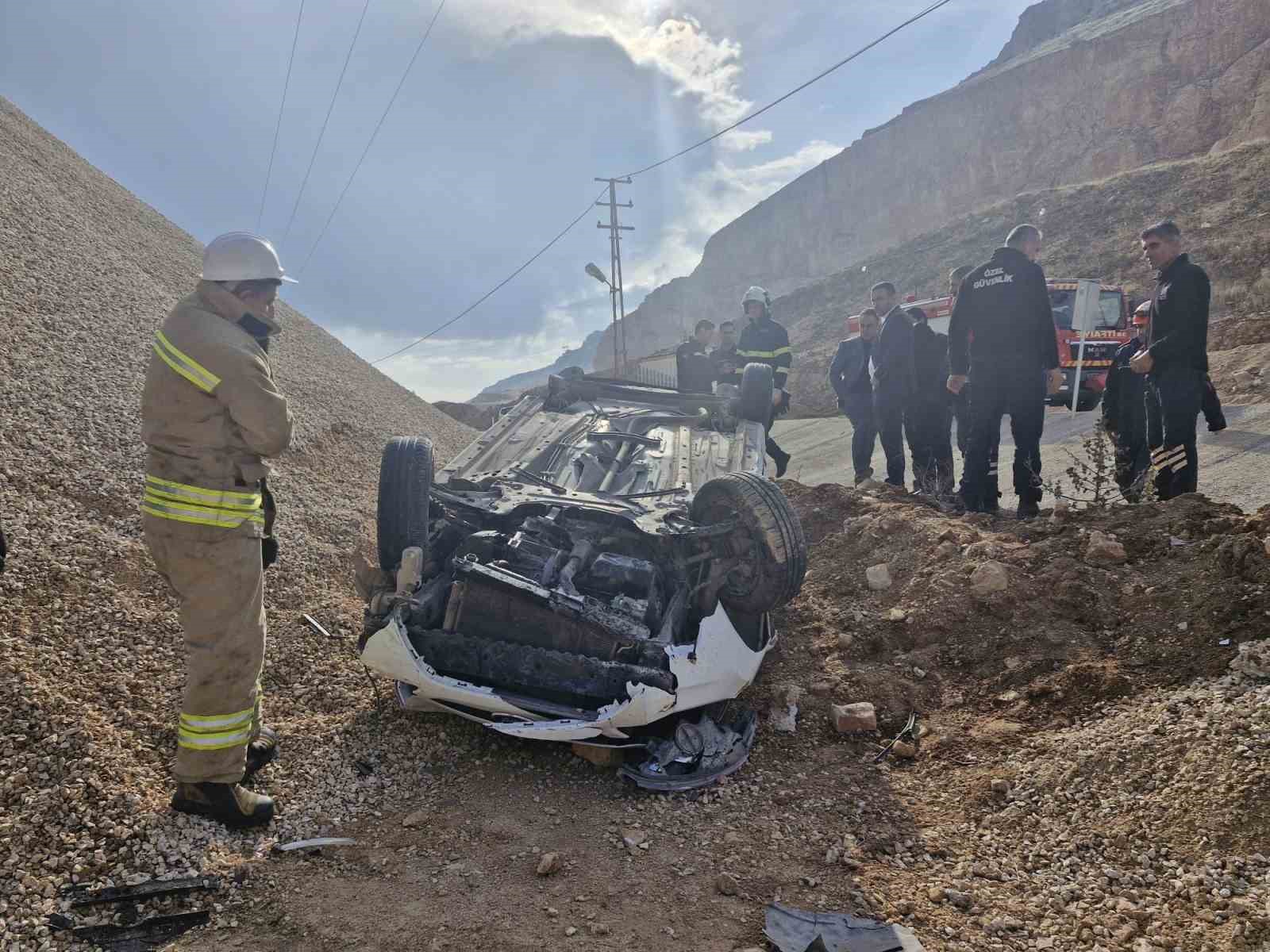 Mardinde Takla Atan Otomobilin Sürücüsü Yaralandı