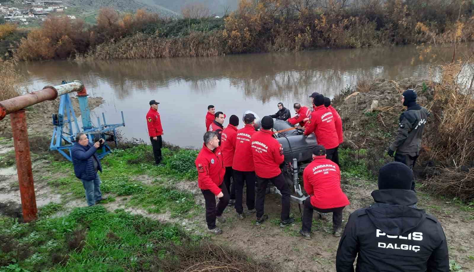 Menderes Nehrine Düşen Kişiyi Bulmak İçin Ekipler Seferber Oldu