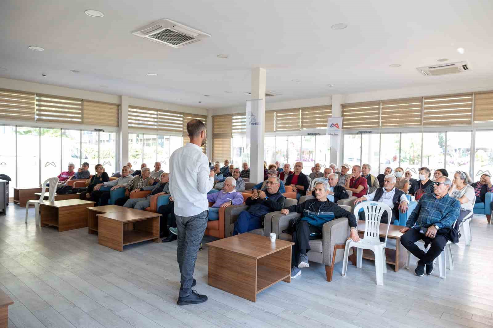 Mersinde Emekli Evi Üyeleri Alzheimer Konusunda Bilgilendirildi